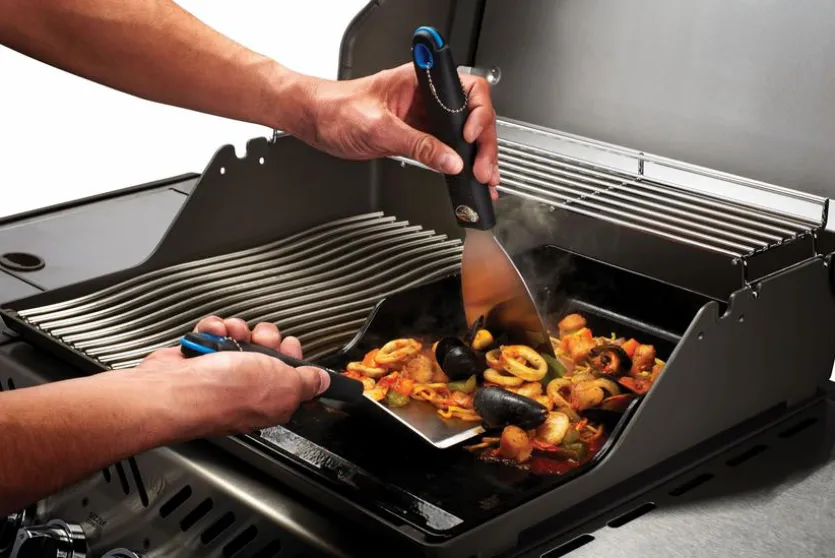 Gasgrill Aktionsset Rogue PRO425 Charcoal